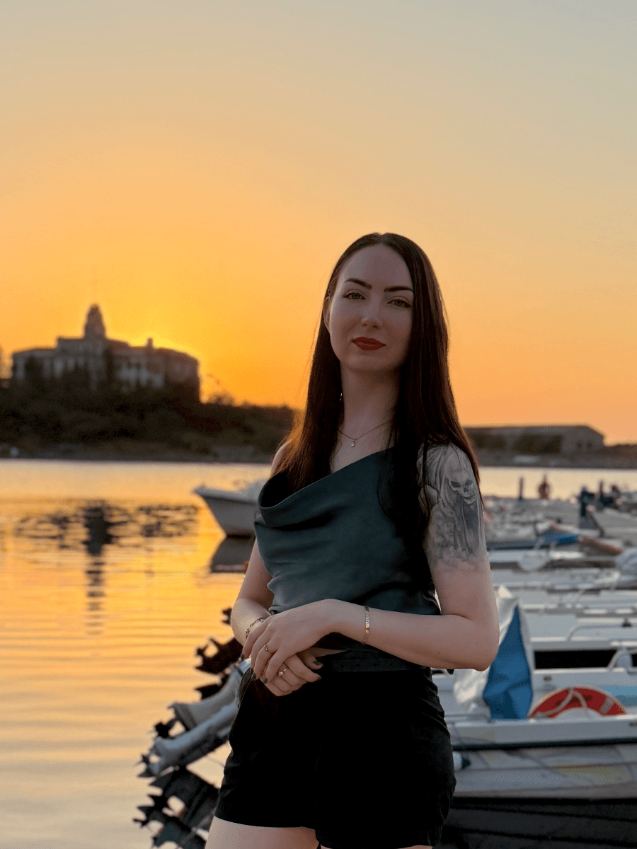 Дара Михова